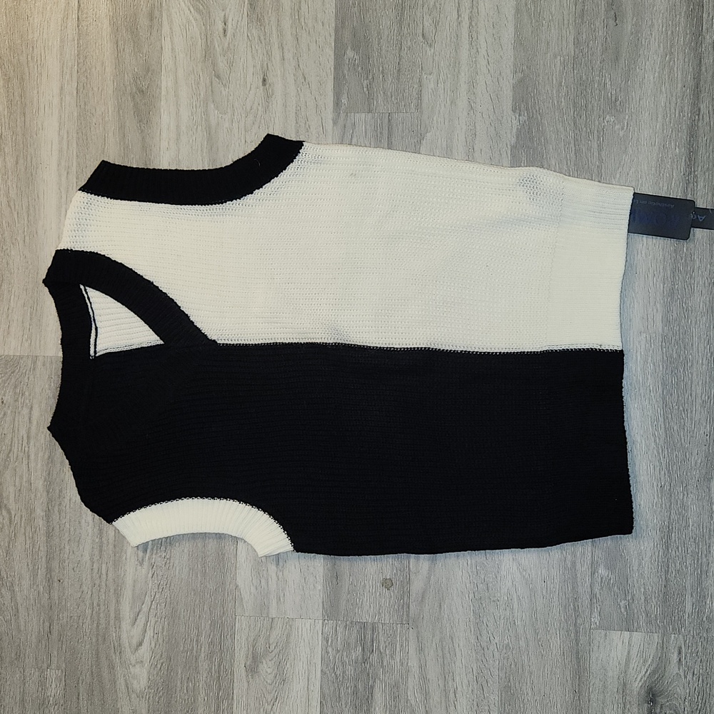 Brand new, cable knit sweater vest size small black white